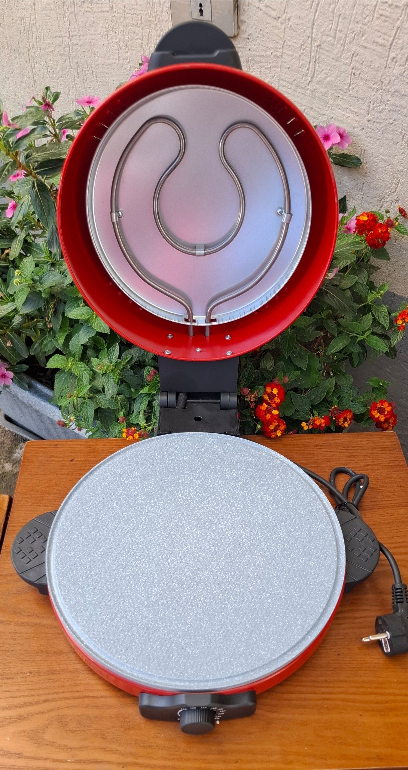 Electrical bread and pizza maker