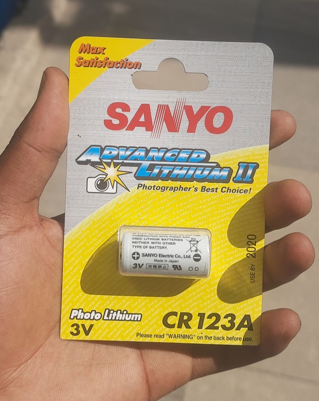 Sanyo CR123A 3V Lithium battery
It is a 3-volt lithium battery with a high energy density.