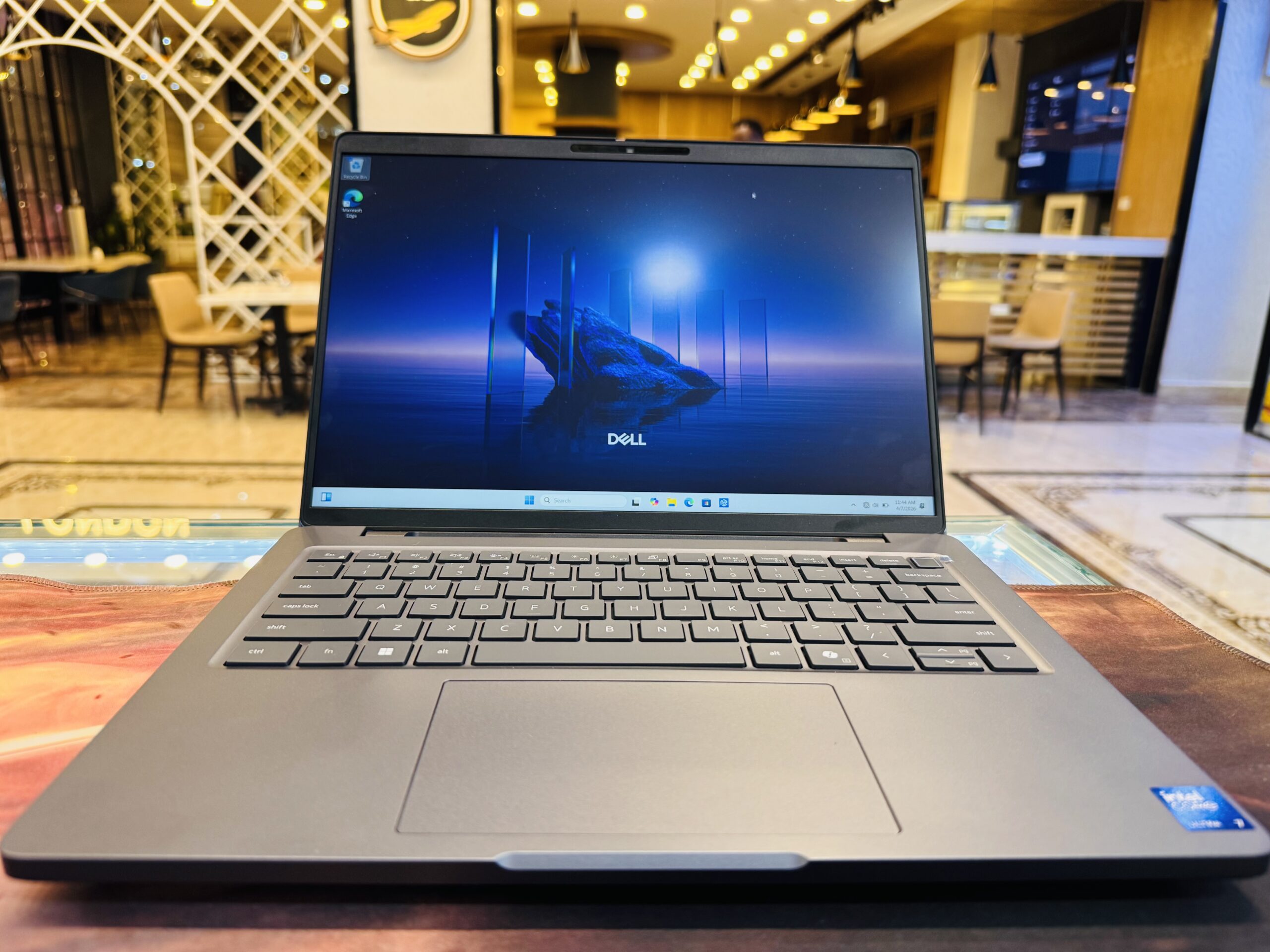 Dell Pro Max 14 (MC14250) is a 14-inch professional laptop/workstation Dell Pro Max 1